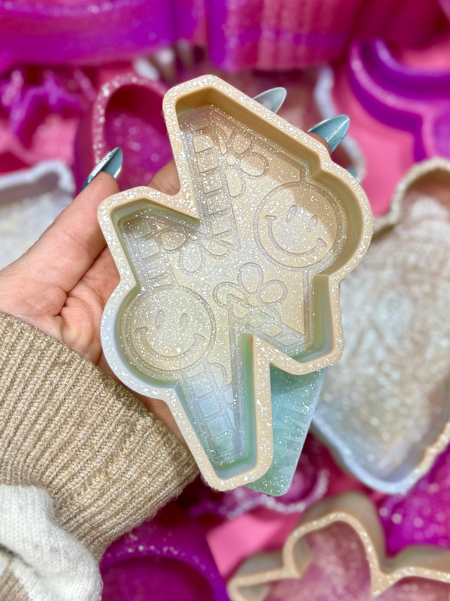 Floral smiley bolt