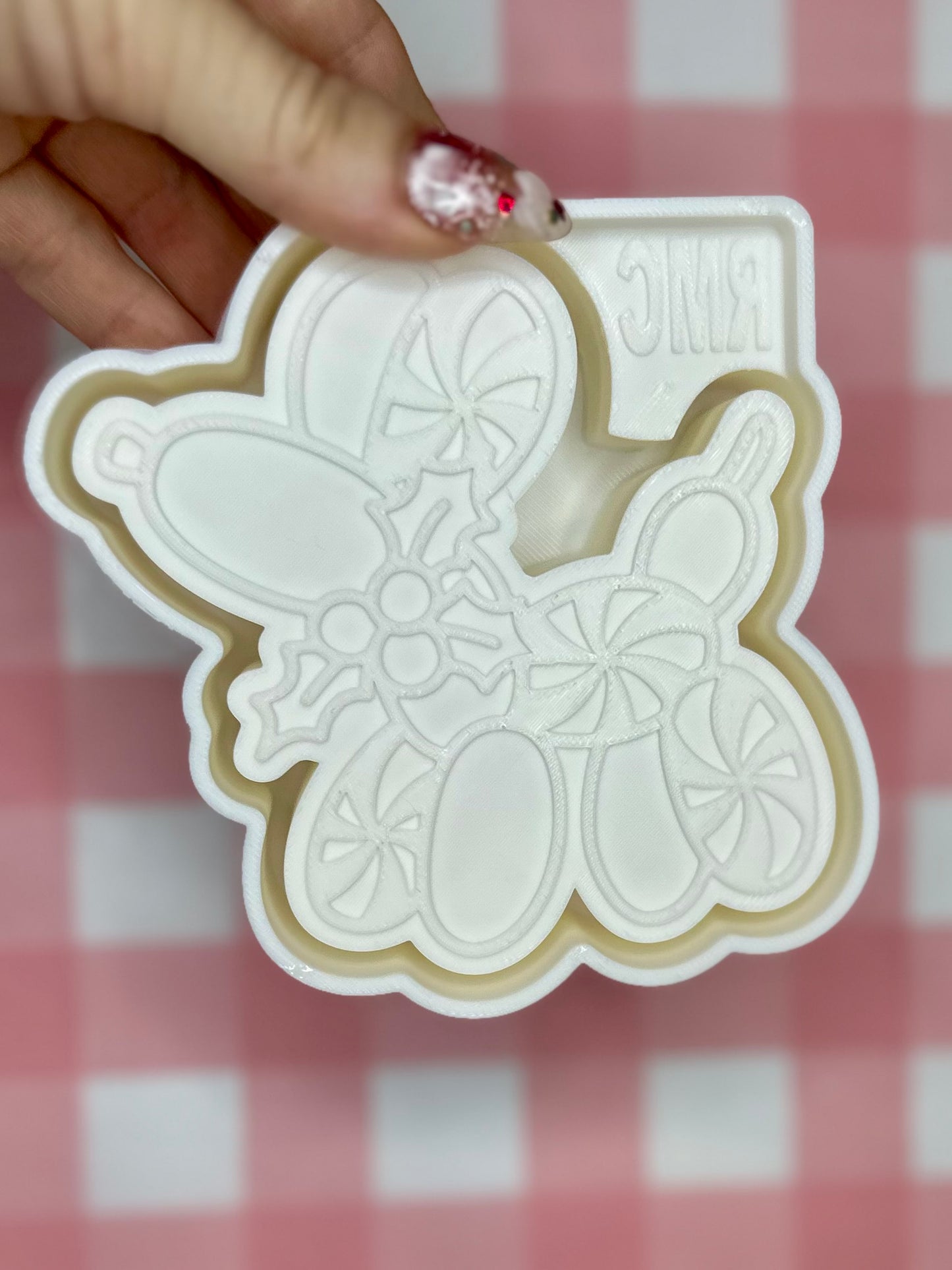 Peppermint swirl balloon dog