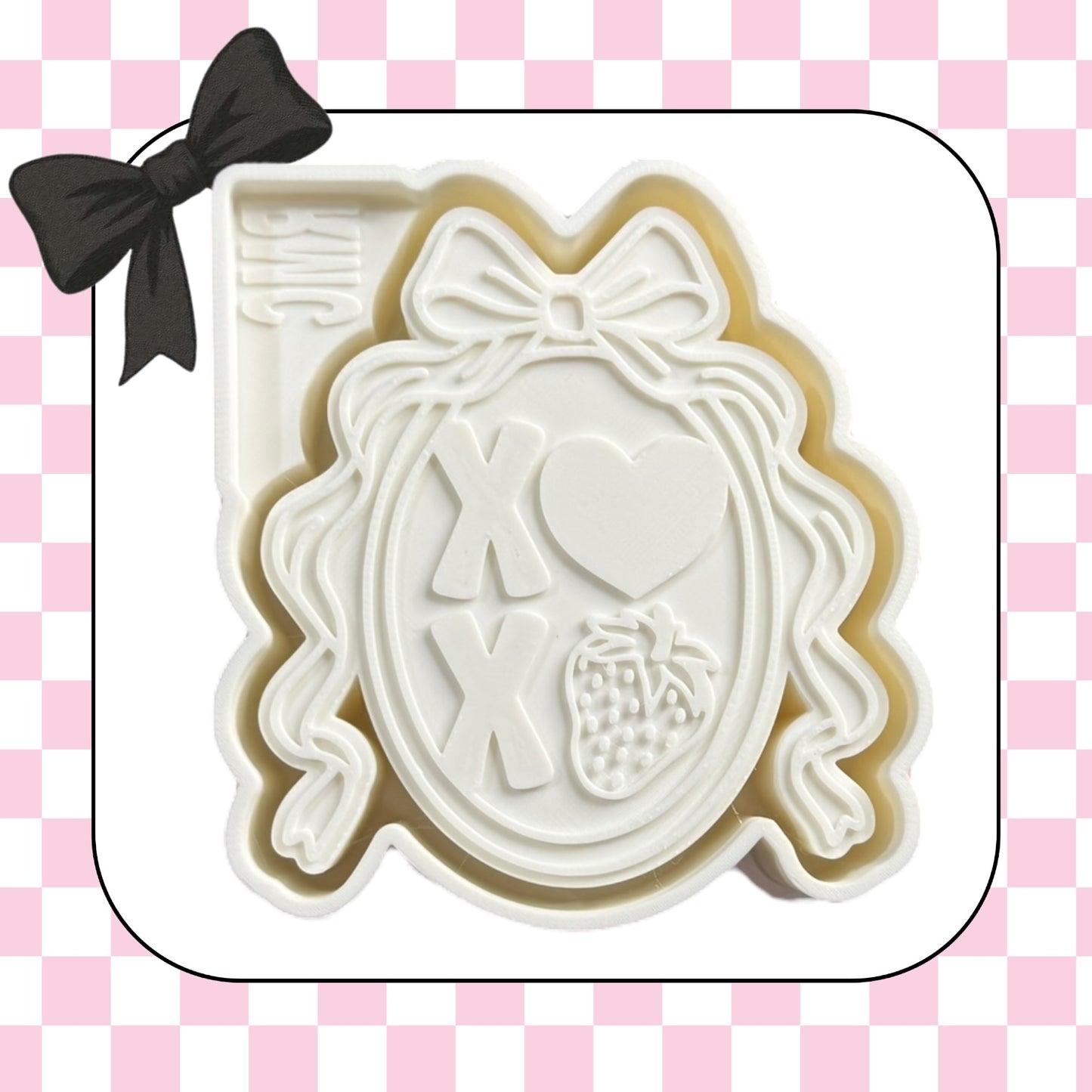 Xoxo strawberry frame