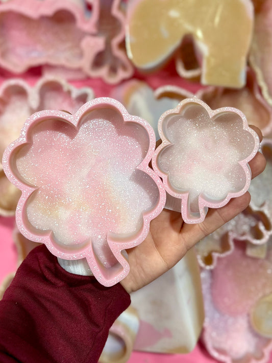 Plain clover vent clip