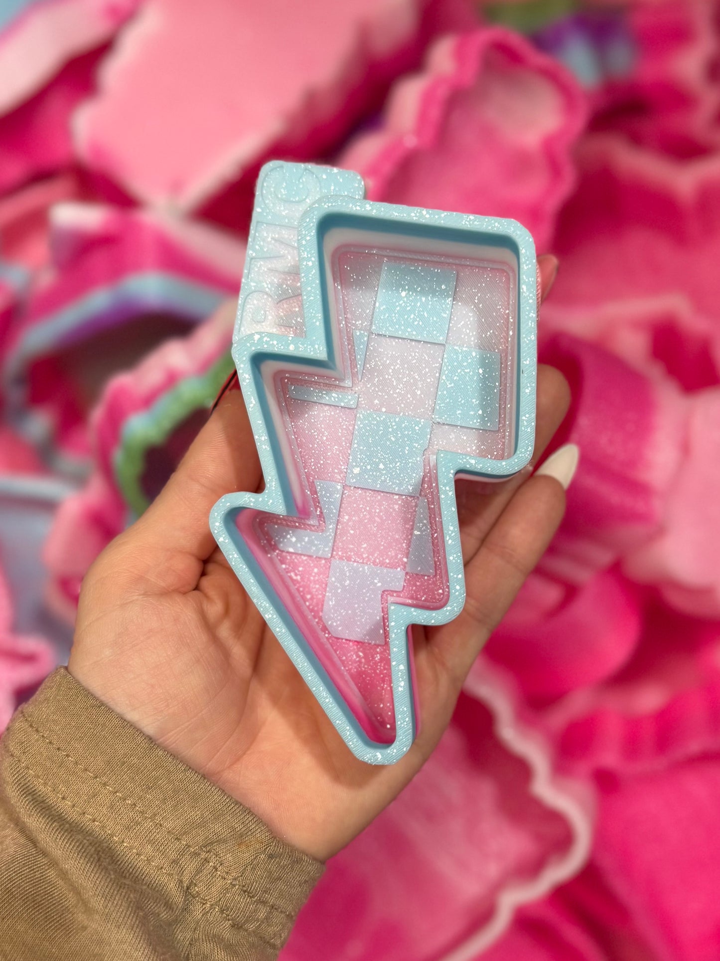 Checkered lightning bolt